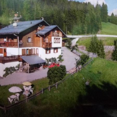 Hotel Garni La Rondine Selva di Cadore Exterior foto
