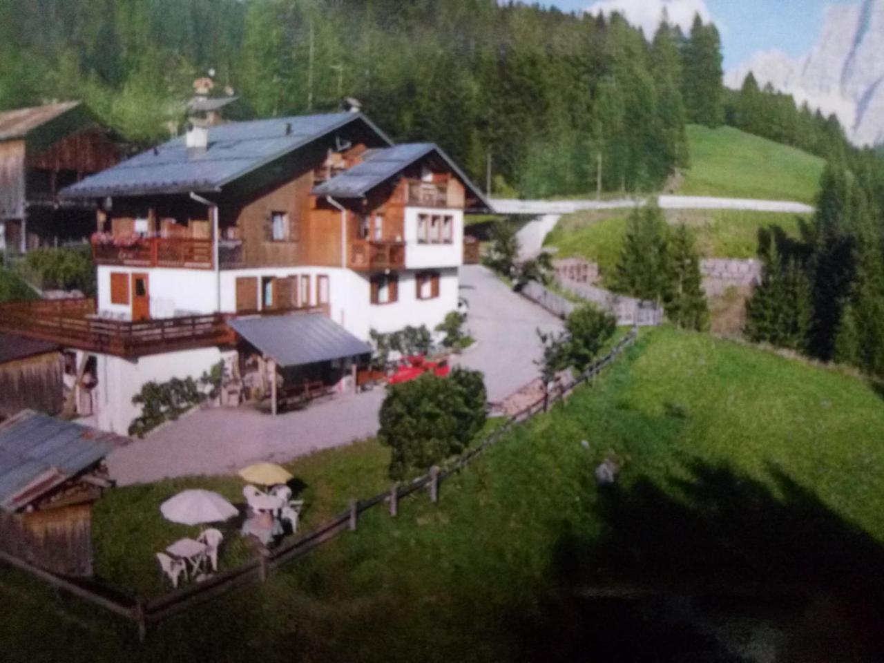 Hotel Garni La Rondine Selva di Cadore Exterior foto